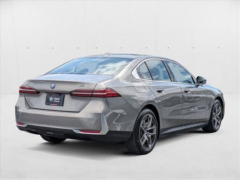 Used 2025 BMW i5 xDrive40 w/ Premium Package image 2