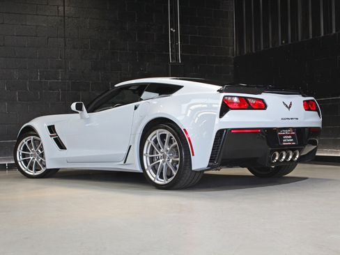 Used 2018 Chevrolet Corvette Grand Sport image 10