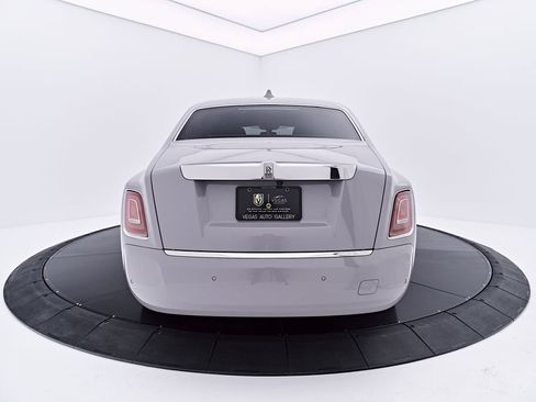 Used 2024 Rolls-Royce Phantom Sedan w/ The Phantom Package RWD image 17