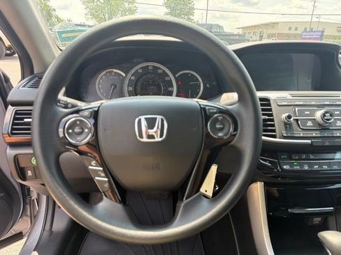 Used 2017 Honda Accord LX image 10
