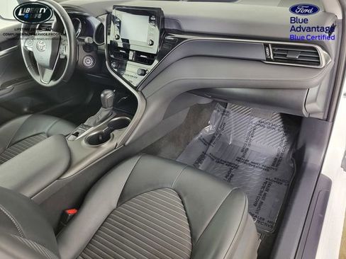 Used 2022 Toyota Camry SE image 18