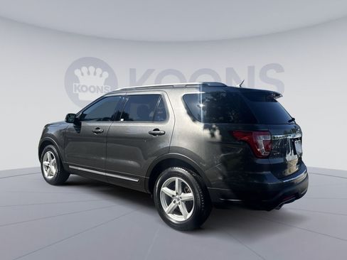 Used 2018 Ford Explorer XLT w/ Equipment Group 201A FWD image 4
