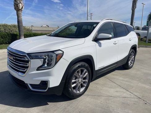 Used 2023 GMC Terrain SLT FWD image 1