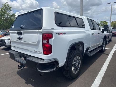 Used 2022 Chevrolet Silverado 2500 Custom w/ Custom Value Package AWD/4WD image 3