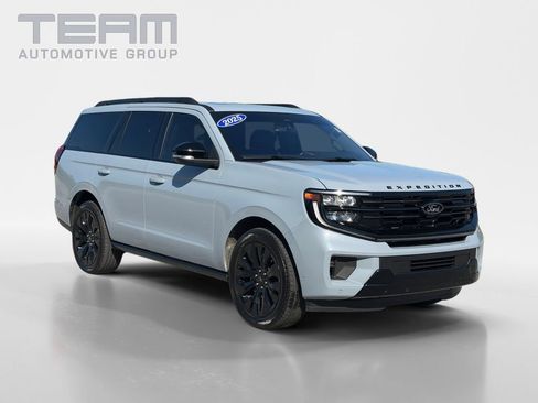 Used 2025 Ford Expedition Platinum w/ Stealth Appearance Package AWD/4WD image 1