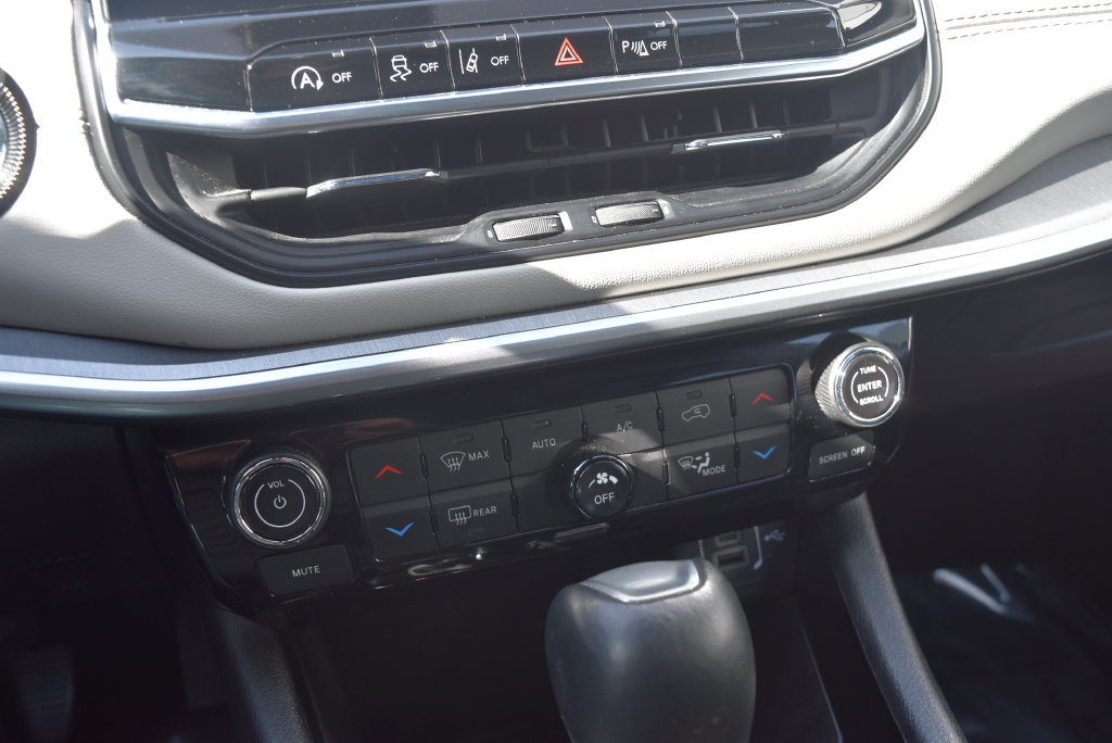 Used 2025 Jeep Compass Limited AWD/4WD image 15