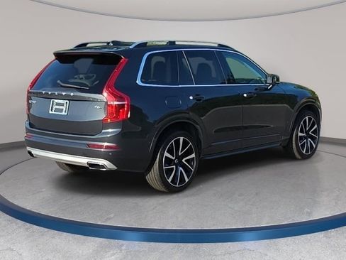 Used 2017 Volvo XC90 T6 Momentum w/ Vision Package AWD/4WD image 5