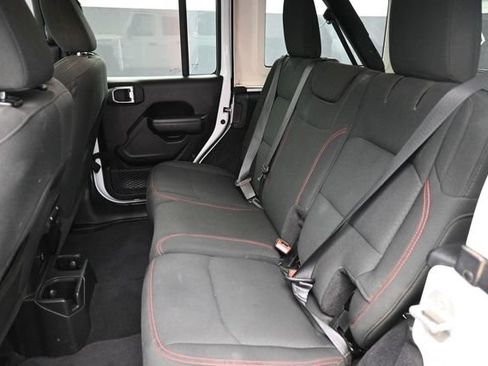 Used 2023 Jeep Wrangler Unlimited Rubicon AWD/4WD image 19