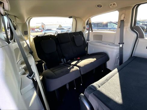 Used 2018 Dodge Grand Caravan SE w/ UConnect Hands-Free Group image 26