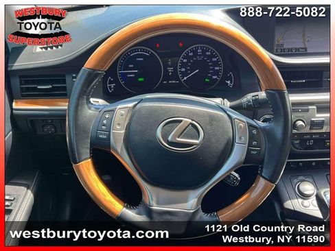 Used 2015 Lexus ES 300h w/ Navigation System Package FWD image 17