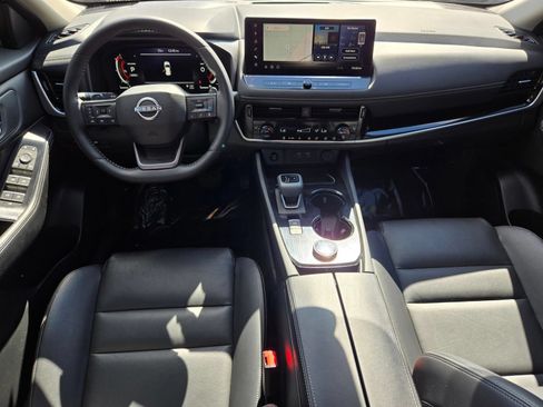 Used 2025 Nissan Rogue SL AWD/4WD image 13
