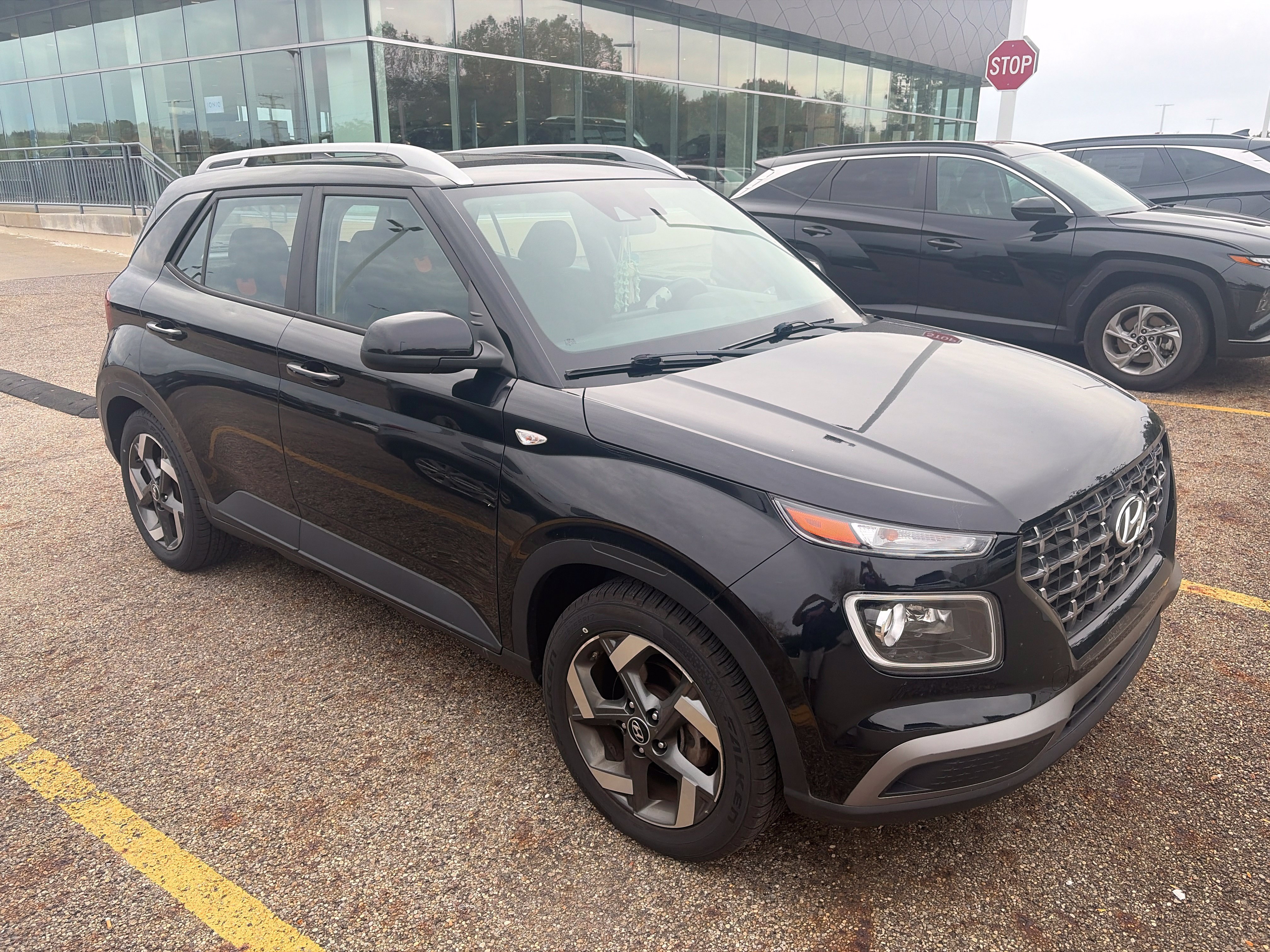 Used 2021 Hyundai Venue SEL w/ Premium Package FWD image 7