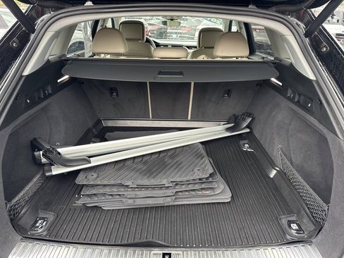 Used 2019 Audi e-tron Prestige w/ Prestige Package image 12