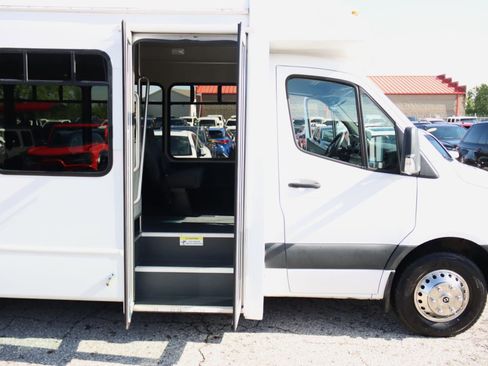 Used 2022 Mercedes-Benz Sprinter 3500 image 42
