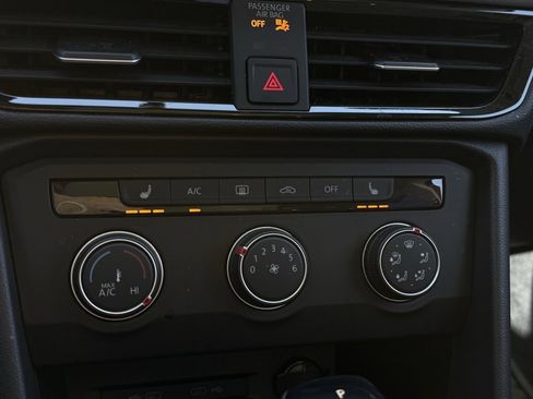 Used 2022 Volkswagen Taos SE image 12