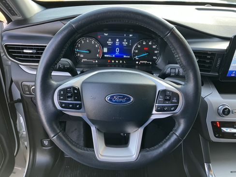 Used 2023 Ford Explorer XLT w/ Equipment Group 202A image 10