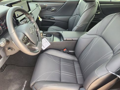New 2025 Lexus ES 350 Ultra Luxury image 10