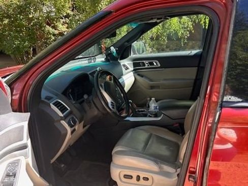 Used 2014 Ford Explorer XLT w/ Equipment Group 202A AWD/4WD image 4
