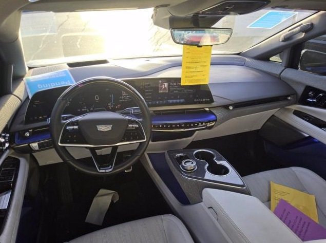 Used 2025 Cadillac Optiq Luxury 2 w/ LPO, Floor Liner Package AWD/4WD image 6