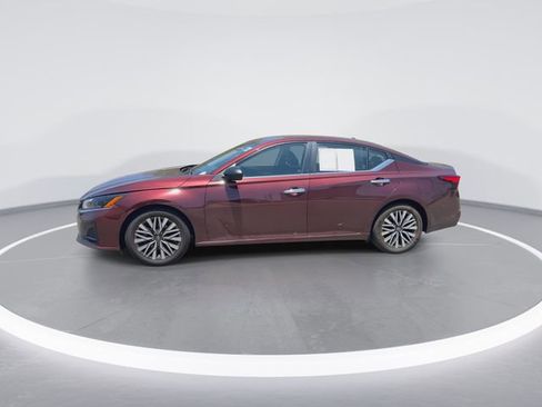 Used 2024 Nissan Altima 2.5 SV FWD image 4