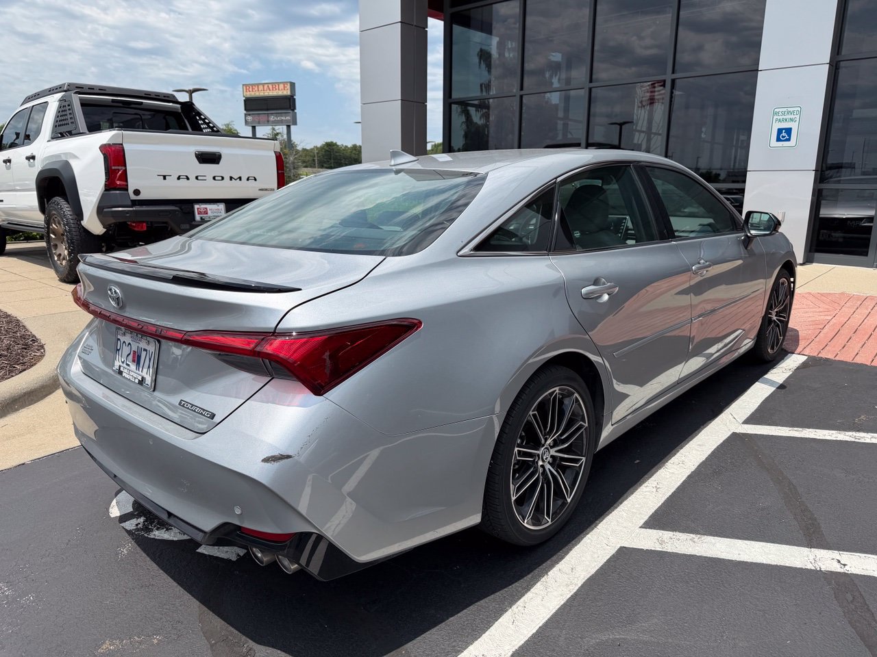 Used 2019 Toyota Avalon Touring w/ Advanced Safety Package FWD image 5