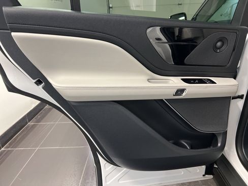 New 2026 Lincoln Aviator AWD image 37