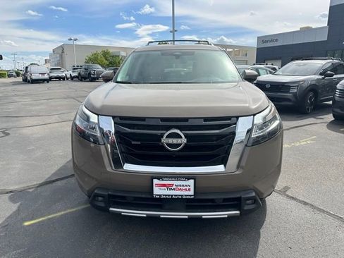Used 2023 Nissan Pathfinder Platinum AWD/4WD image 4