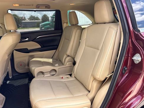Used 2015 Toyota Highlander Limited Platinum FWD image 11