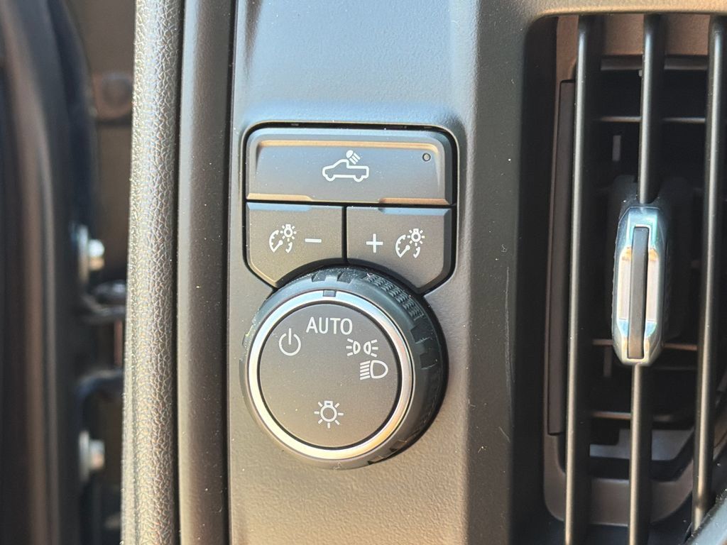 Used 2022 Chevrolet Silverado 1500 Custom RWD image 25