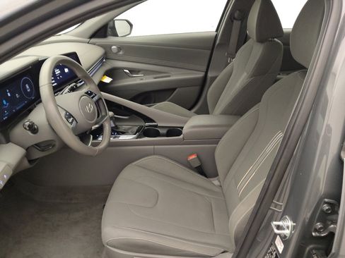 Used 2025 Hyundai Elantra SEL FWD image 17