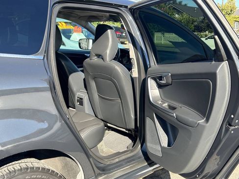 Used 2016 Volvo XC60 T5 Premier w/ Proximity Package FWD image 17