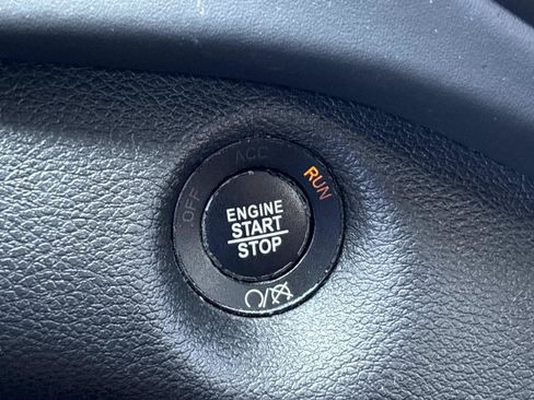 Used 2019 Jeep Cherokee Overland FWD image 22