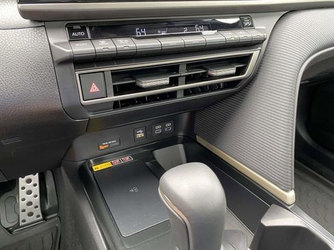 Used 2025 Toyota Camry SE FWD image 24