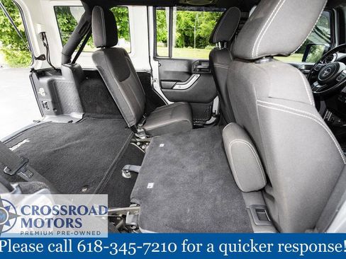 Used 2014 Jeep Wrangler Unlimited Sahara w/ Connectivity Group AWD/4WD image 27