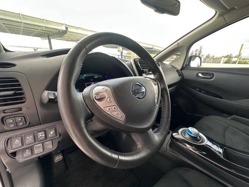 Used 2017 Nissan Leaf SV w/ Premium Package image 19