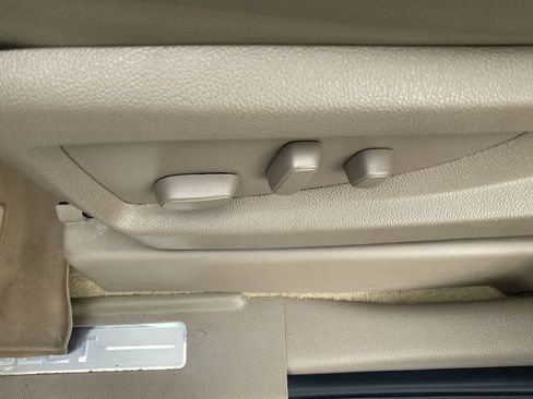 Used 2015 Chevrolet Suburban LTZ image 12