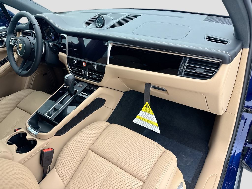 Used 2026 Porsche Macan AWD/4WD image 19