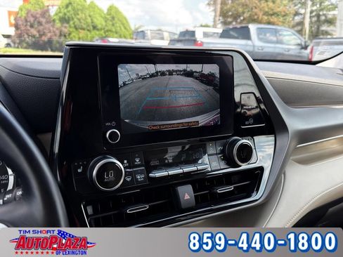 Used 2025 Toyota Highlander XLE AWD/4WD image 28