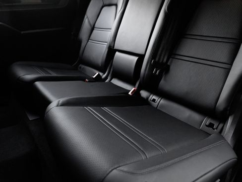 Certified 2026 Porsche Cayenne Coupe AWD/4WD image 28