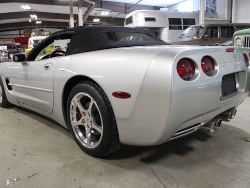 Used 2002 Chevrolet Corvette Base 2dr Convertible w/ Preferred Equipment Group2 image 4