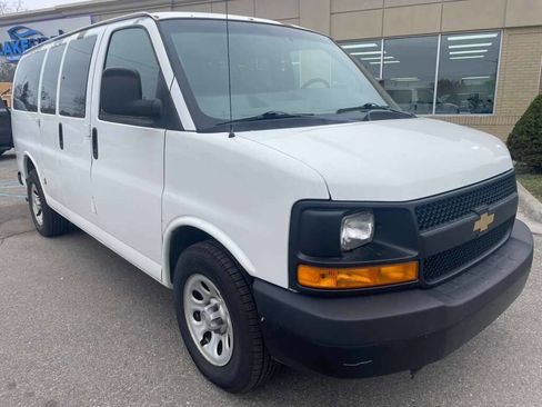 Used 2009 Chevrolet Express 1500 w/ Power Package image 3