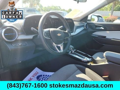 Used 2024 Chevrolet Trax LT w/ Sunroof Package FWD image 17