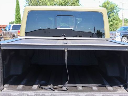 Used 2025 Jeep Gladiator Rubicon AWD/4WD image 9