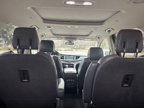 Used 2018 Buick Enclave Essence image 6