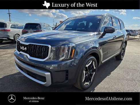Used 2023 Kia Telluride EX w/ EX Captain's Chair Package image 1