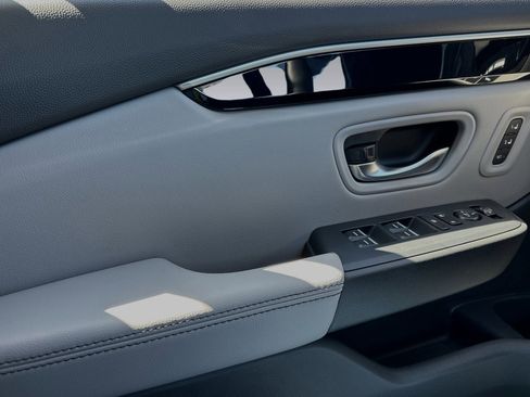 New 2025 Honda Pilot Touring image 13