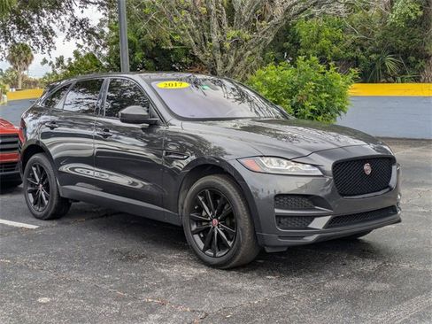 Used 2017 Jaguar F-PACE Prestige image 3