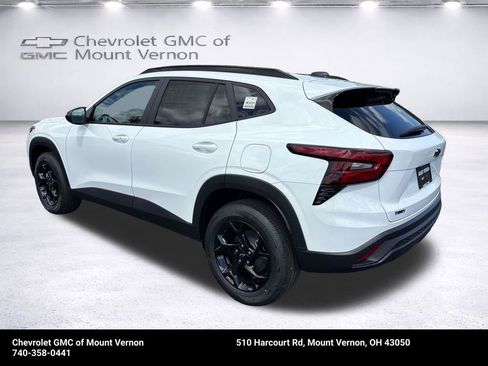 New 2026 Chevrolet Trax LT w/ Driver Confidence Package FWD image 3