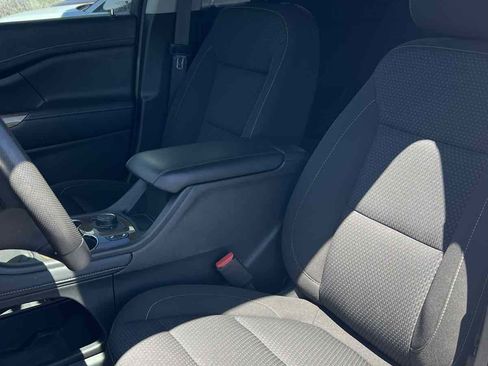 Used 2023 GMC Acadia SLE w/ Driver Convenience Package image 19