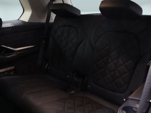 Used 2025 BMW X7 xDrive40i w/ Premium Package image 22